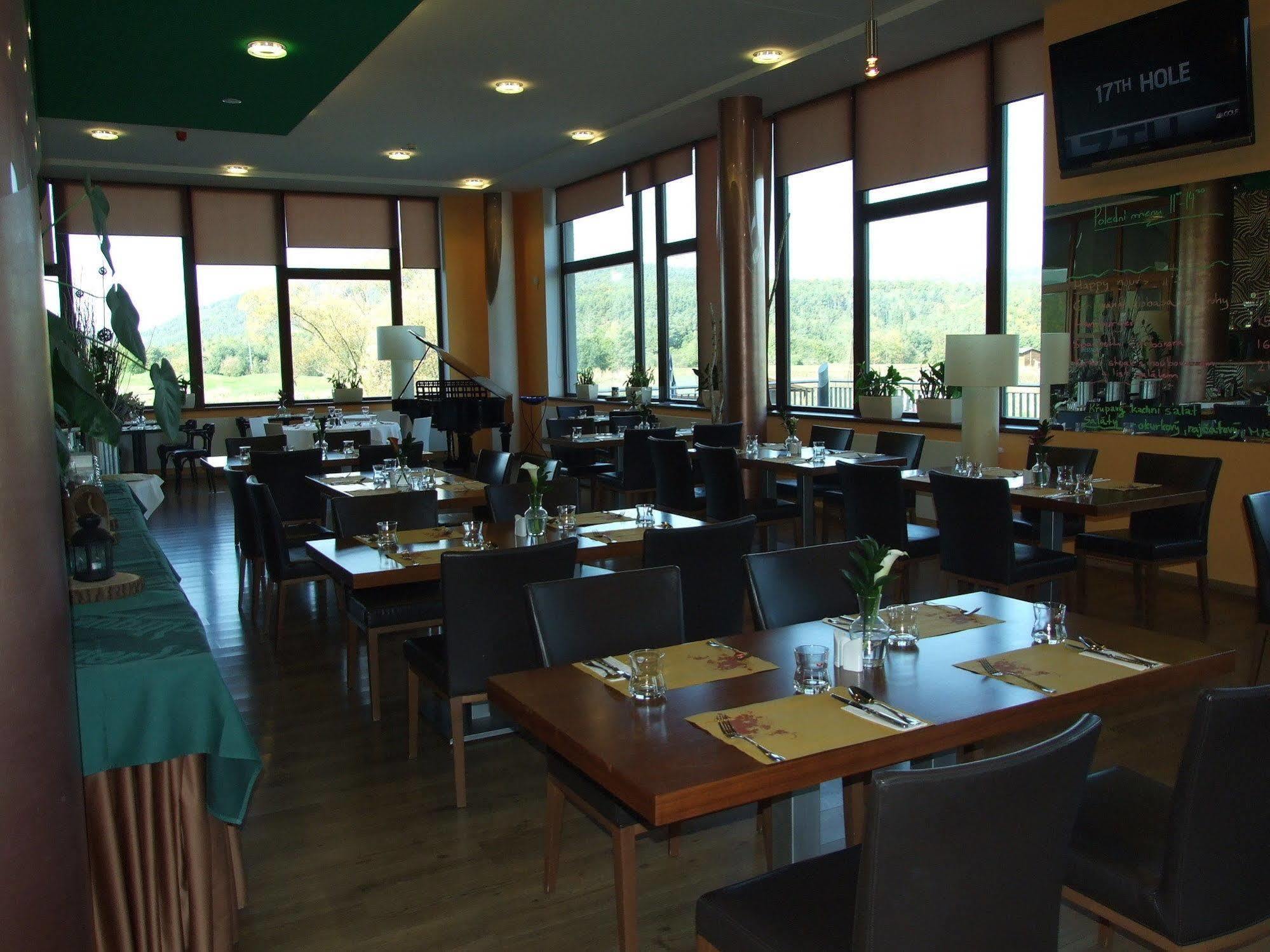 Hotel Beroun Golf Club Esterno foto