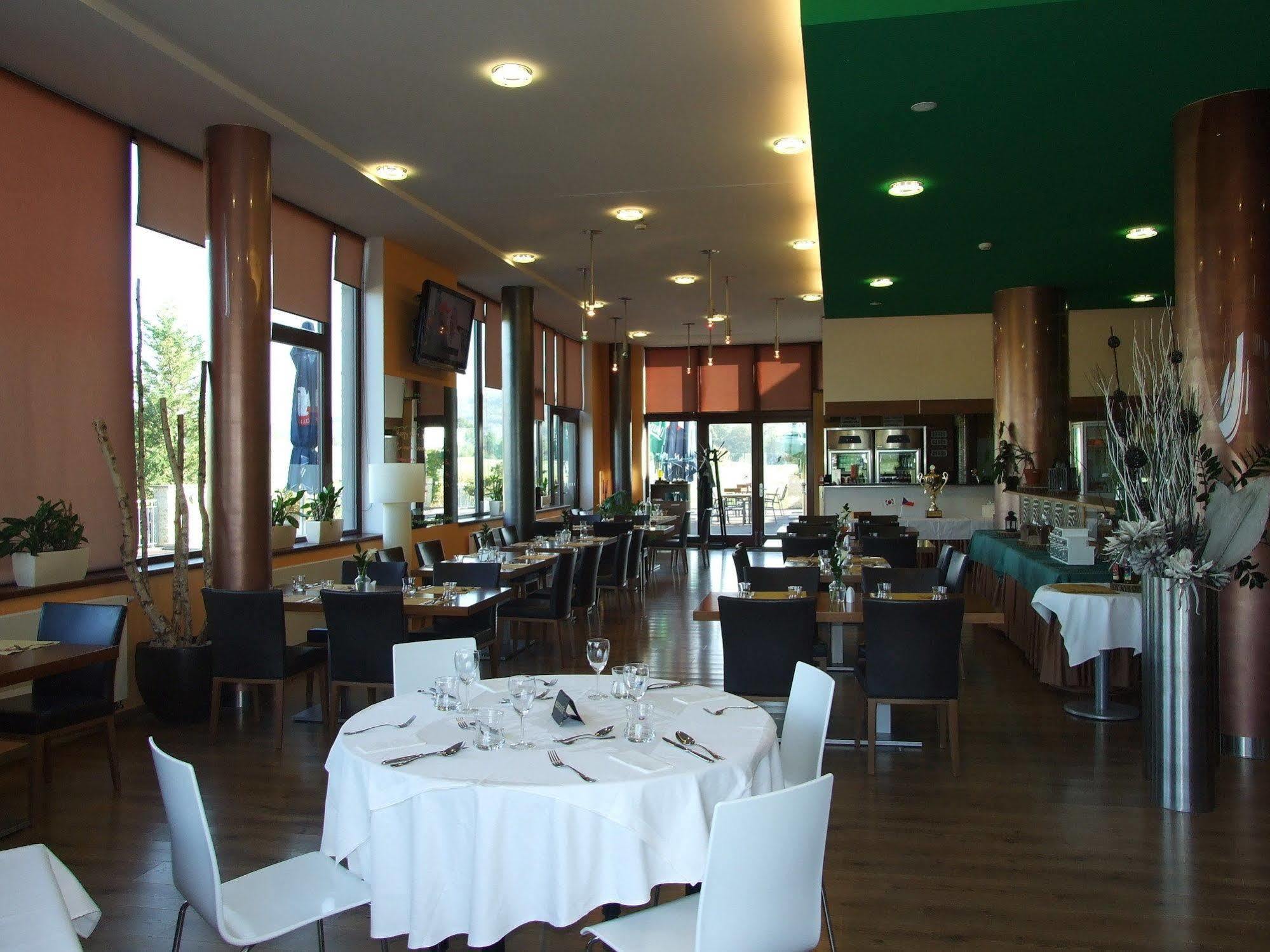 Hotel Beroun Golf Club Esterno foto