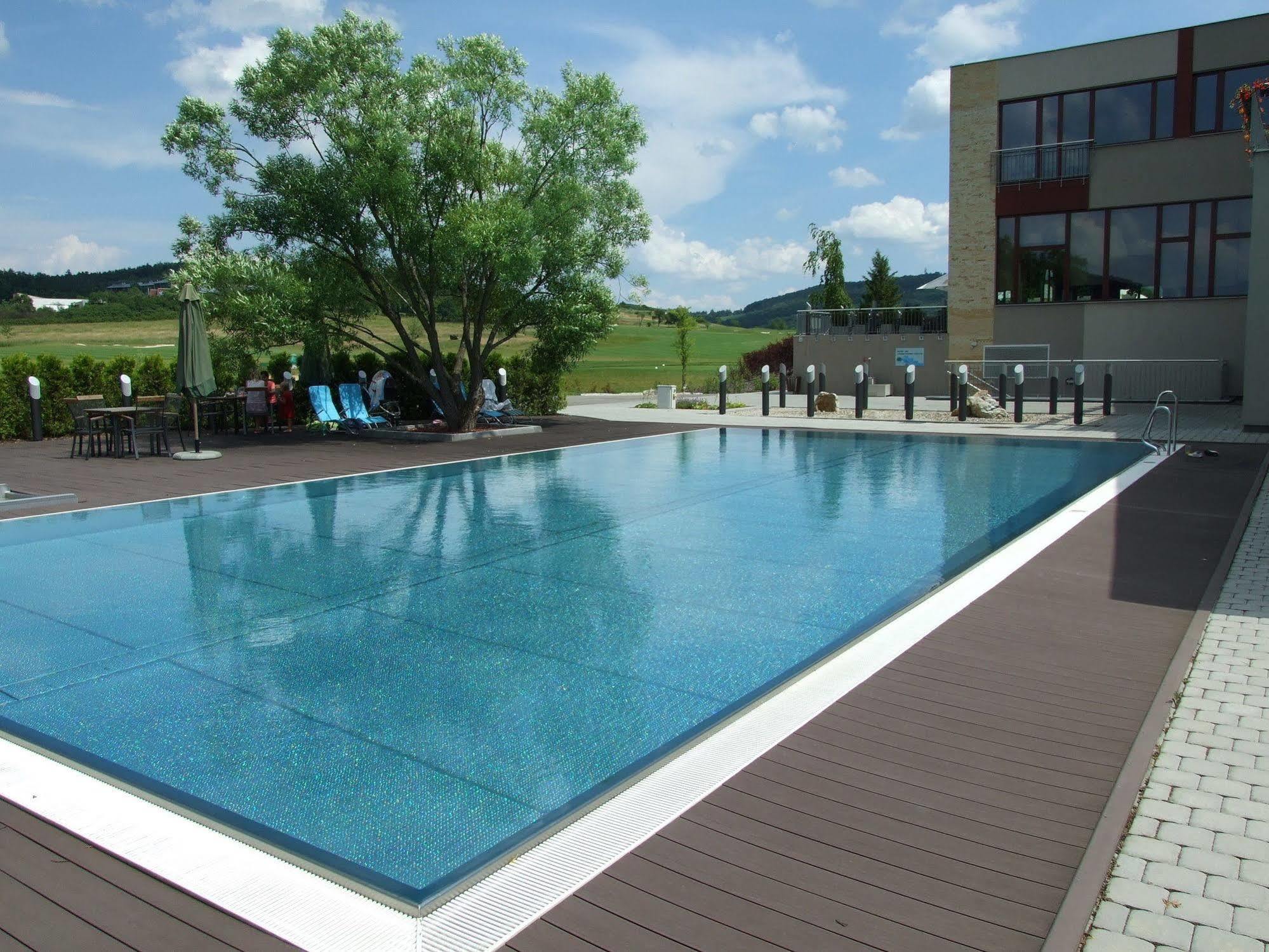 Hotel Beroun Golf Club Esterno foto