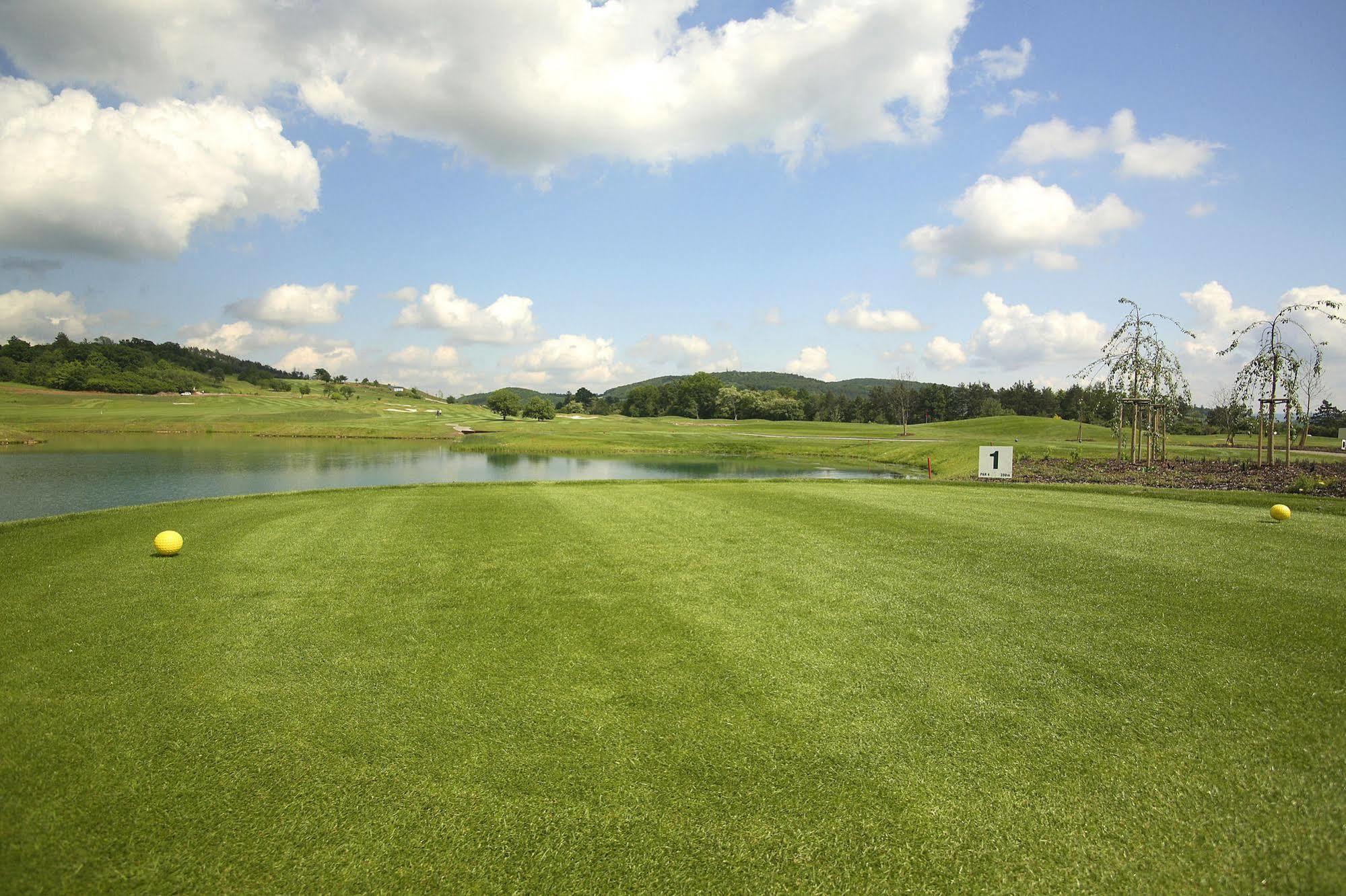 Hotel Beroun Golf Club Esterno foto